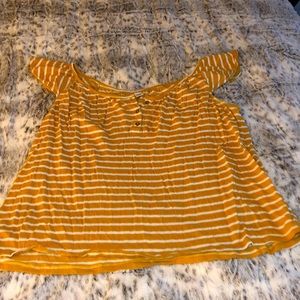 Old navy top with ruffle sleeves